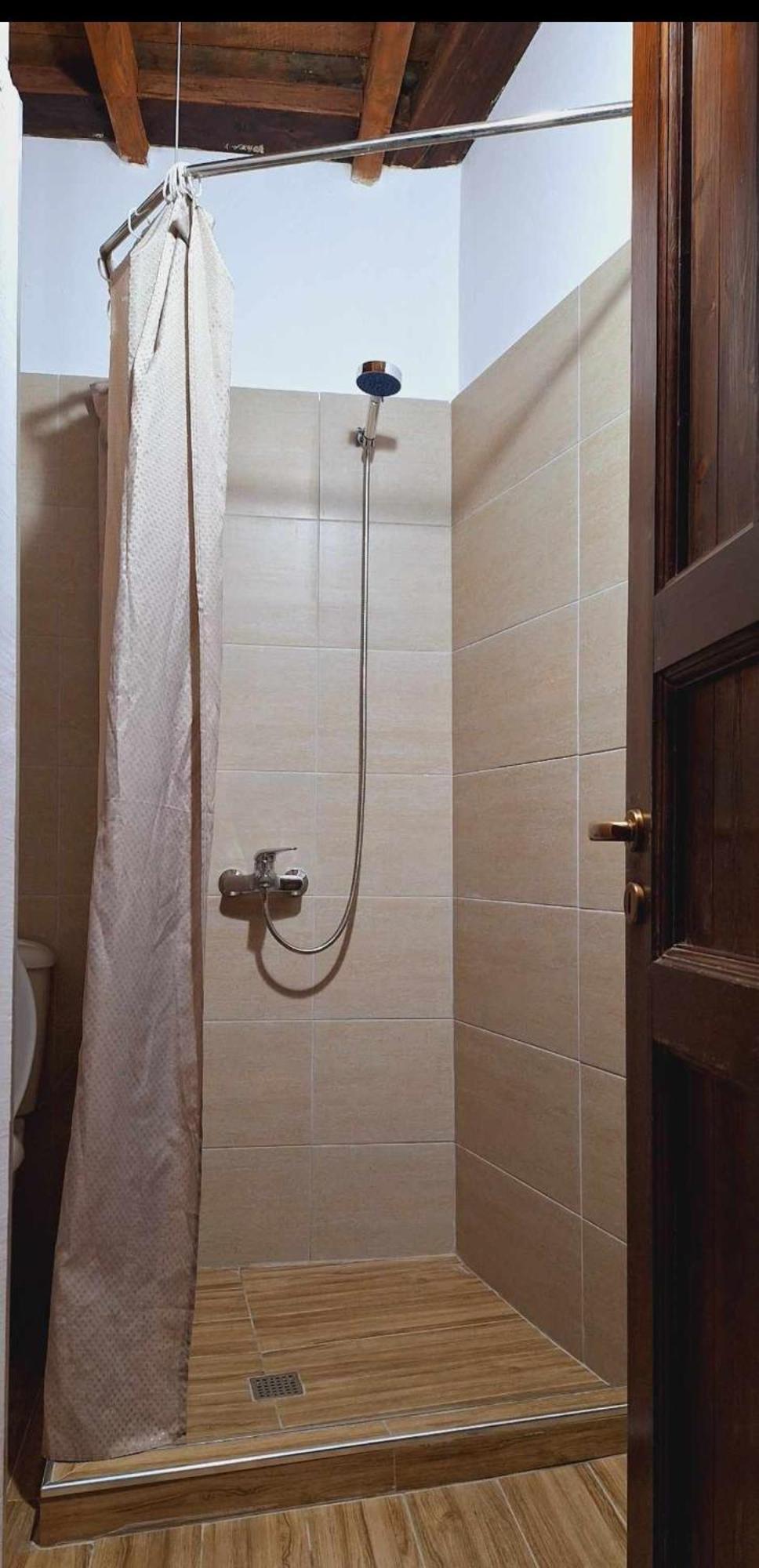 בראט Guest House Mangalem מראה חיצוני תמונה