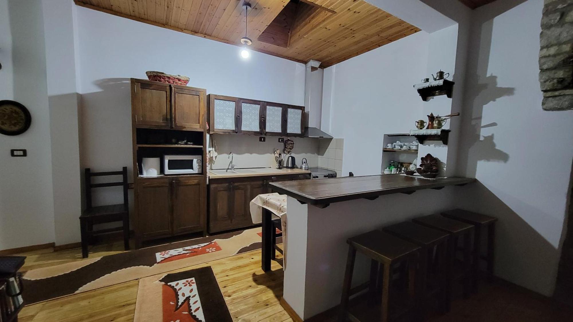 בראט Guest House Mangalem מראה חיצוני תמונה