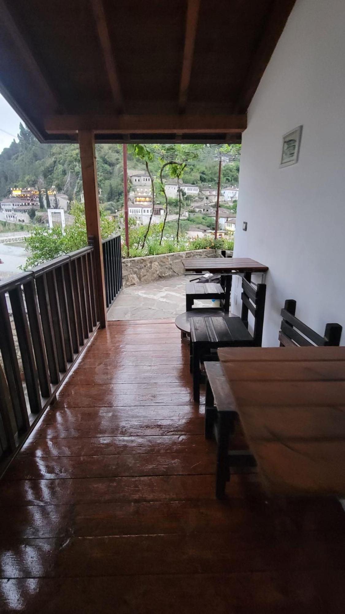 בראט Guest House Mangalem מראה חיצוני תמונה