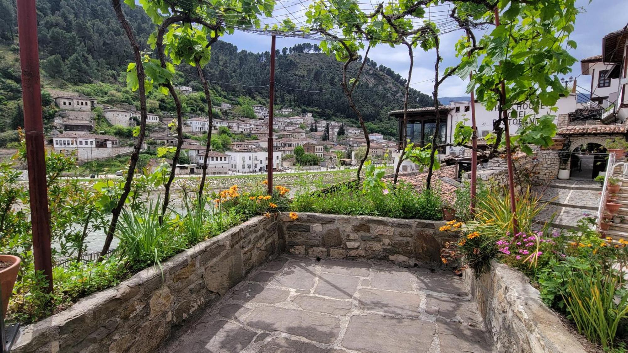 בראט Guest House Mangalem מראה חיצוני תמונה