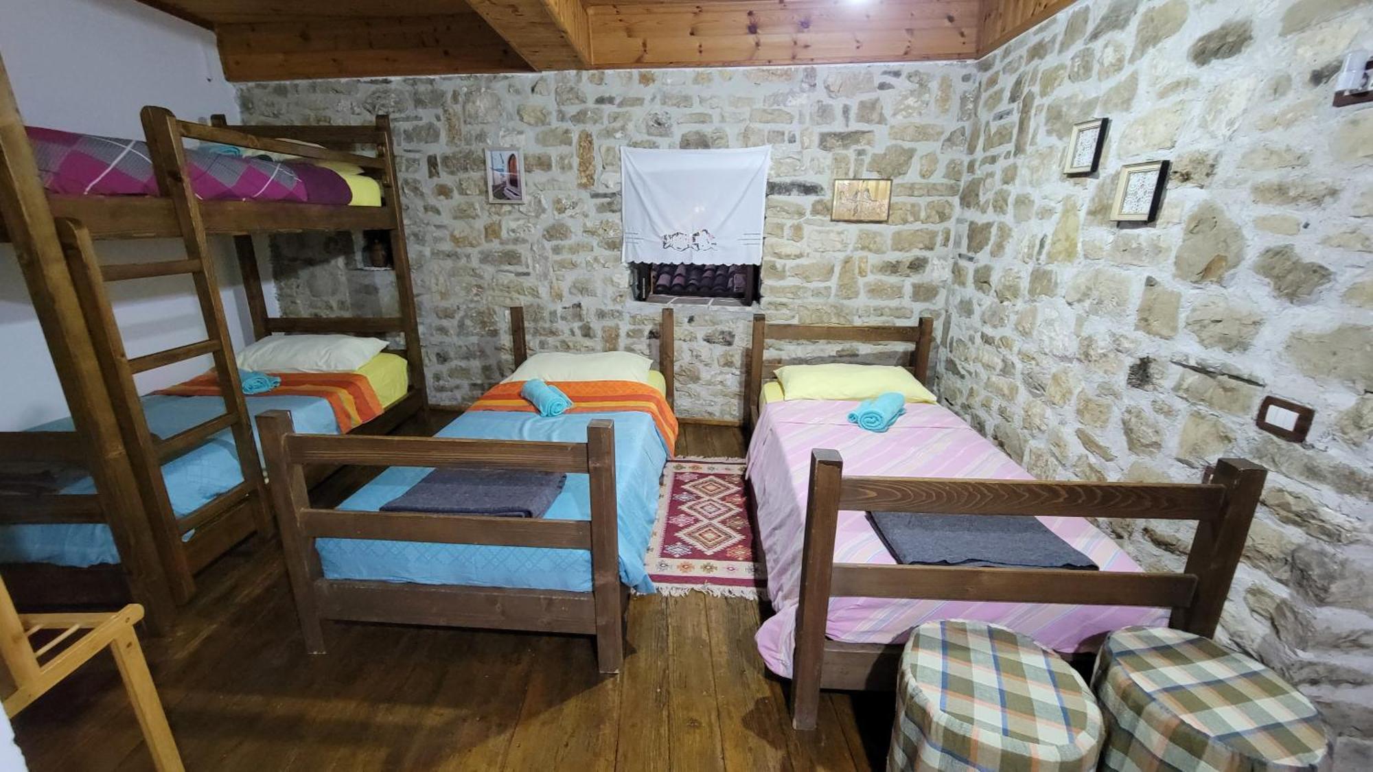 בראט Guest House Mangalem מראה חיצוני תמונה