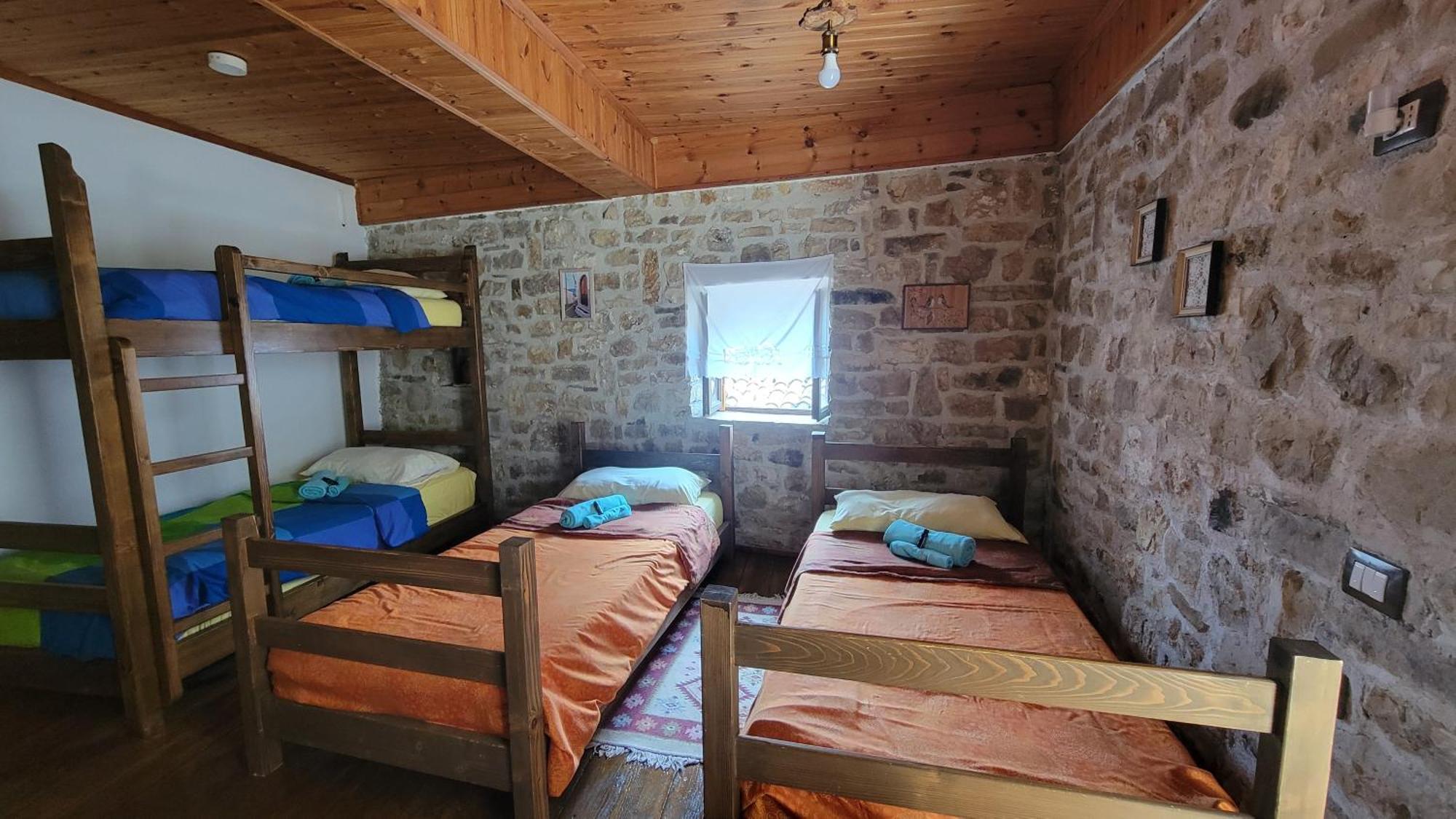 בראט Guest House Mangalem מראה חיצוני תמונה