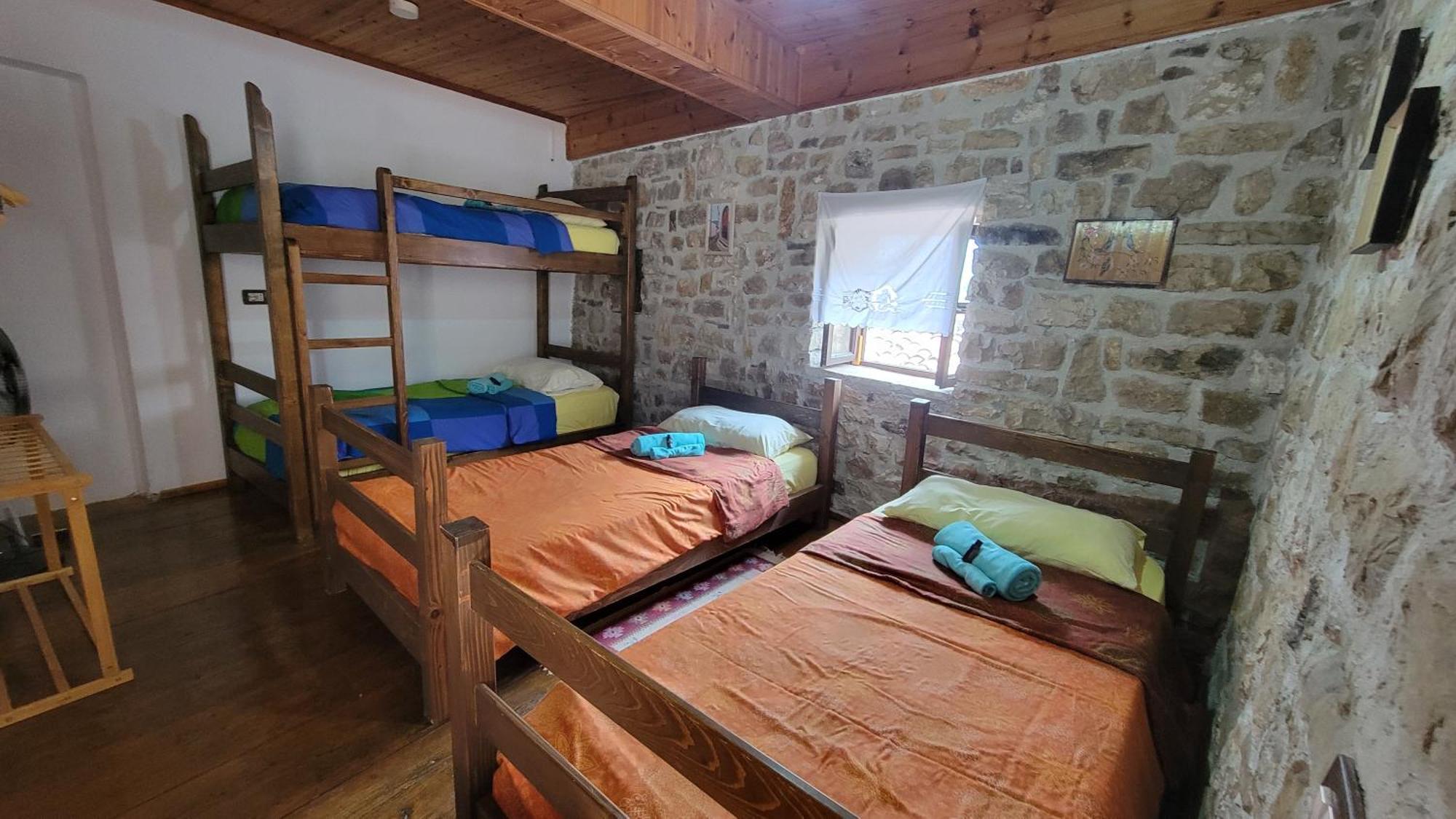בראט Guest House Mangalem מראה חיצוני תמונה