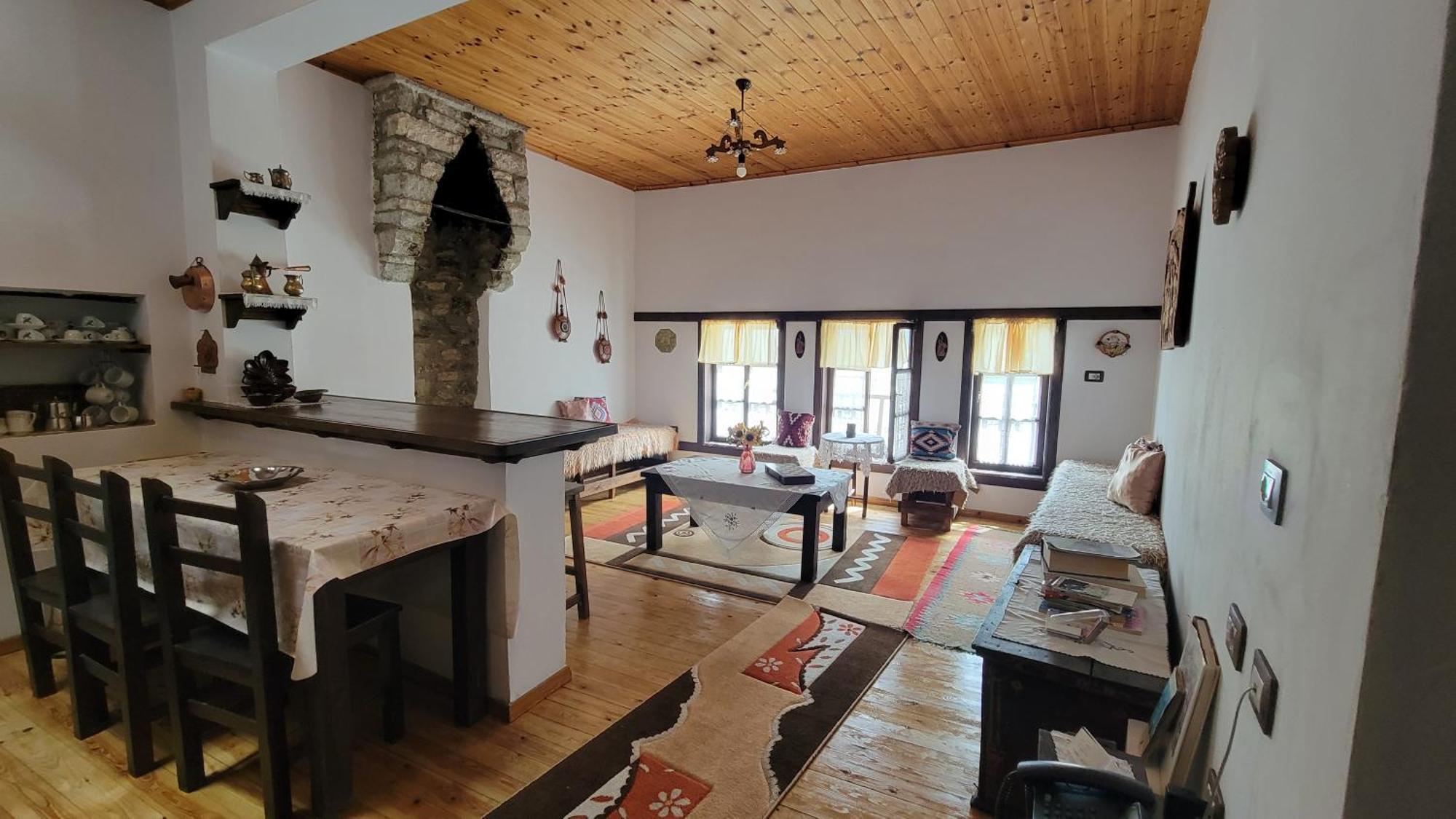 בראט Guest House Mangalem מראה חיצוני תמונה
