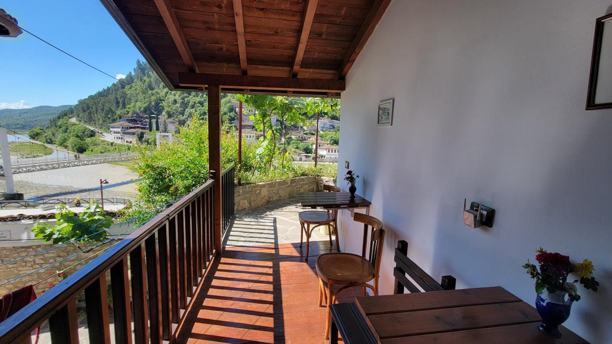 בראט Guest House Mangalem מראה חיצוני תמונה