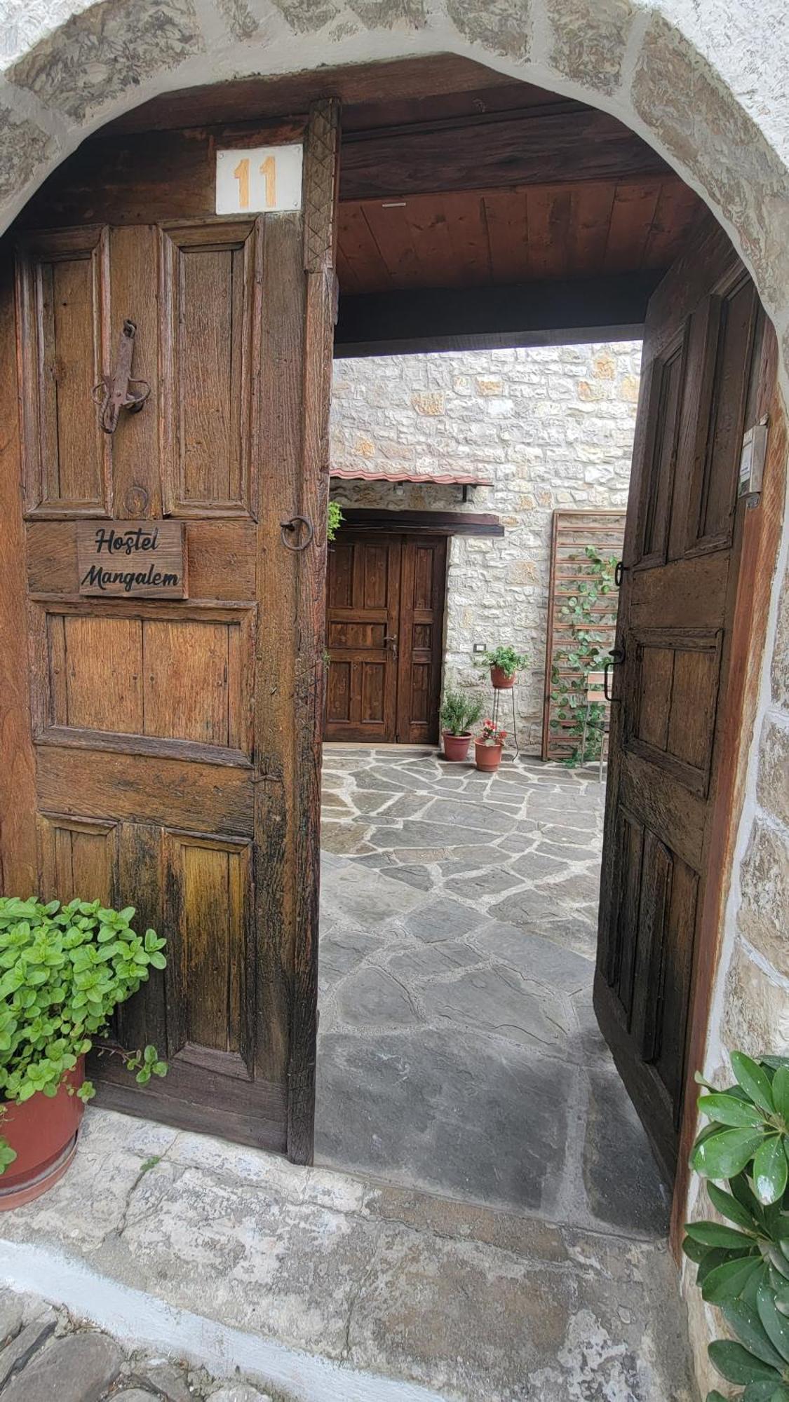 בראט Guest House Mangalem מראה חיצוני תמונה