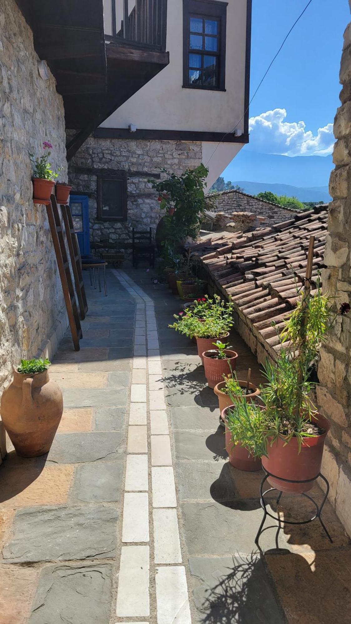 בראט Guest House Mangalem מראה חיצוני תמונה