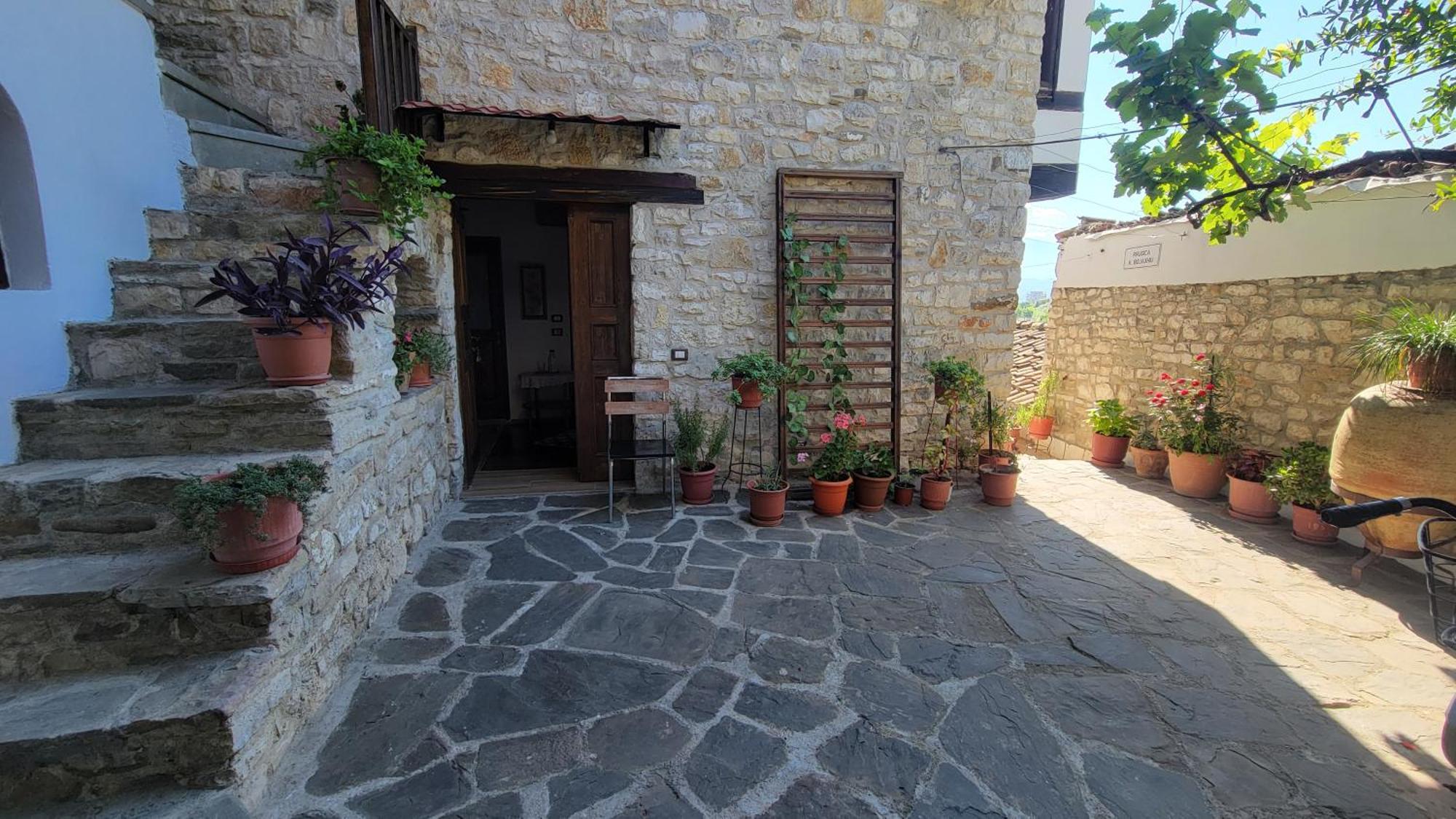 בראט Guest House Mangalem מראה חיצוני תמונה