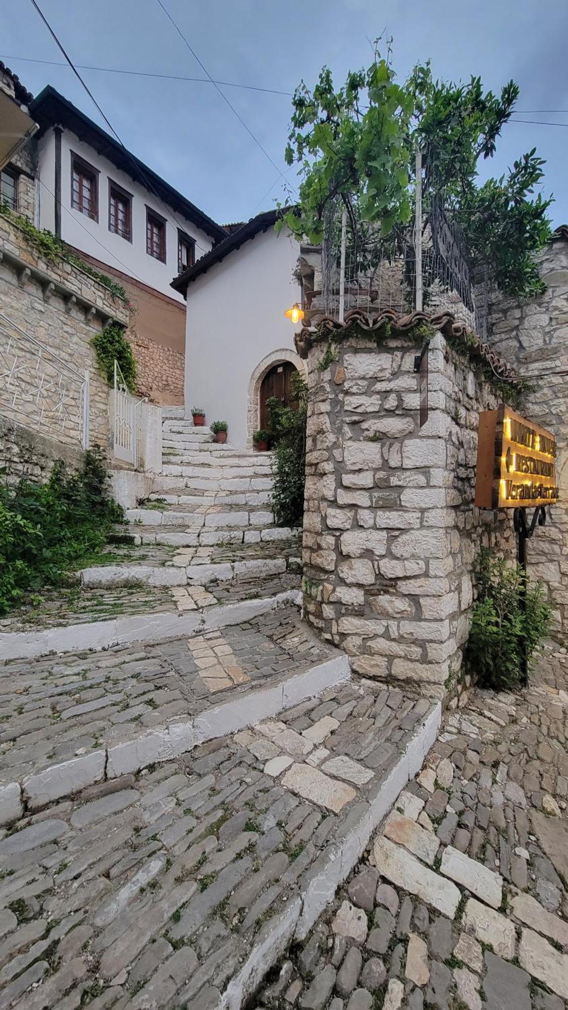 בראט Guest House Mangalem מראה חיצוני תמונה