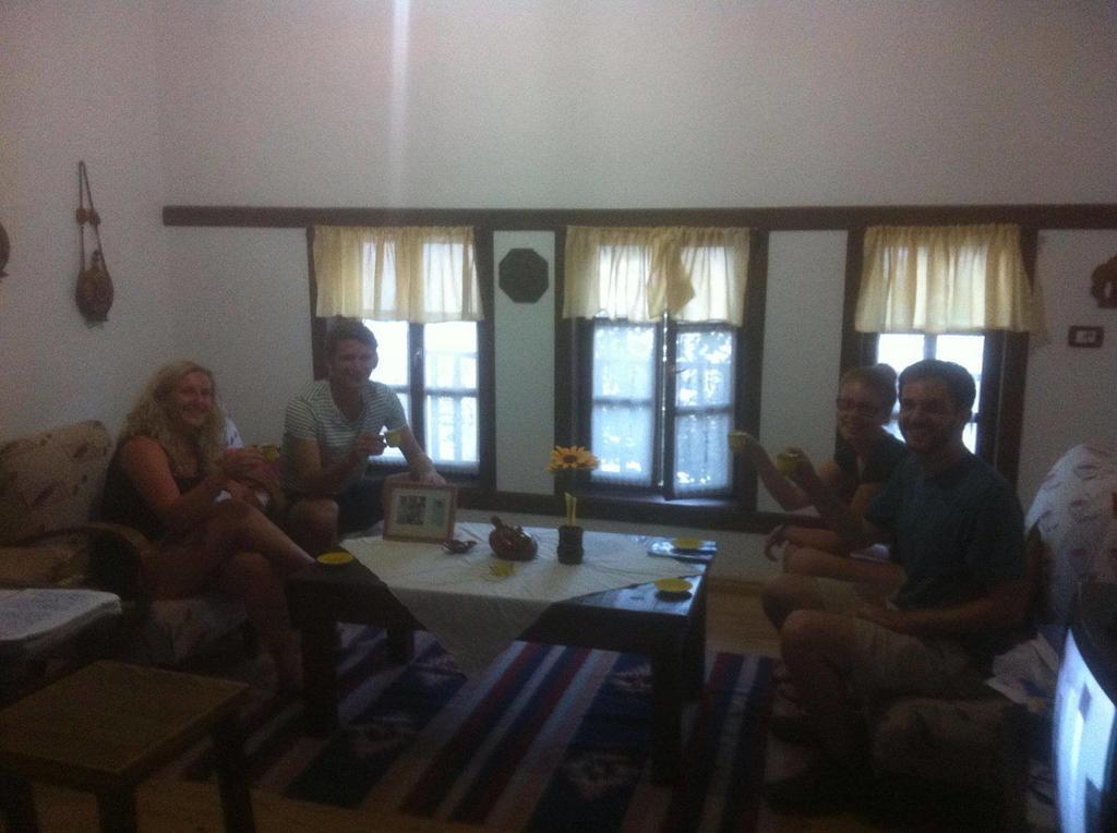 בראט Guest House Mangalem מראה חיצוני תמונה