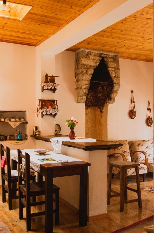 בראט Guest House Mangalem מראה חיצוני תמונה