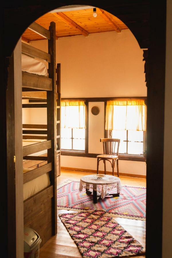 בראט Guest House Mangalem מראה חיצוני תמונה